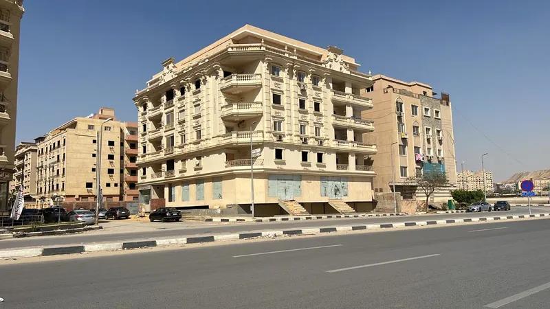 محل 300م بالشطر العاشر علي محور حسب الله الكفراوي بالقرب من كارفور