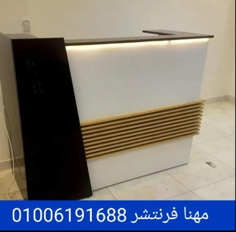 مكتب سكرتارية أبيض قاطوع أسود طولى