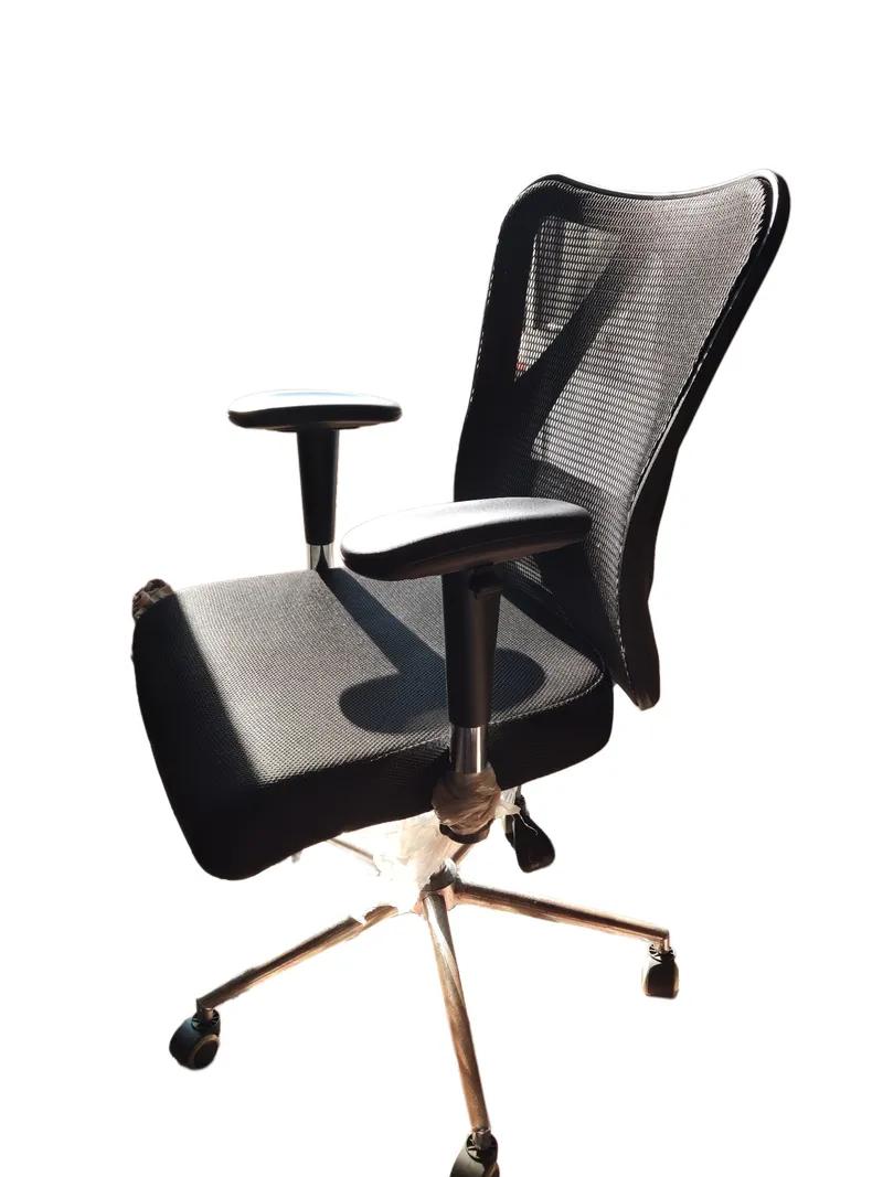 كرسي مكتب لسه بورق المصنع + هتاخد علي بين باج هدية. في سبورتنج, الإسكندرية - 7,900 EGP