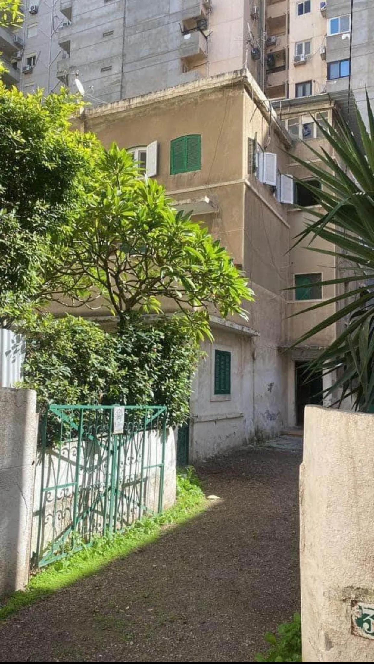 عقار ٦٠٠ متر للبيع