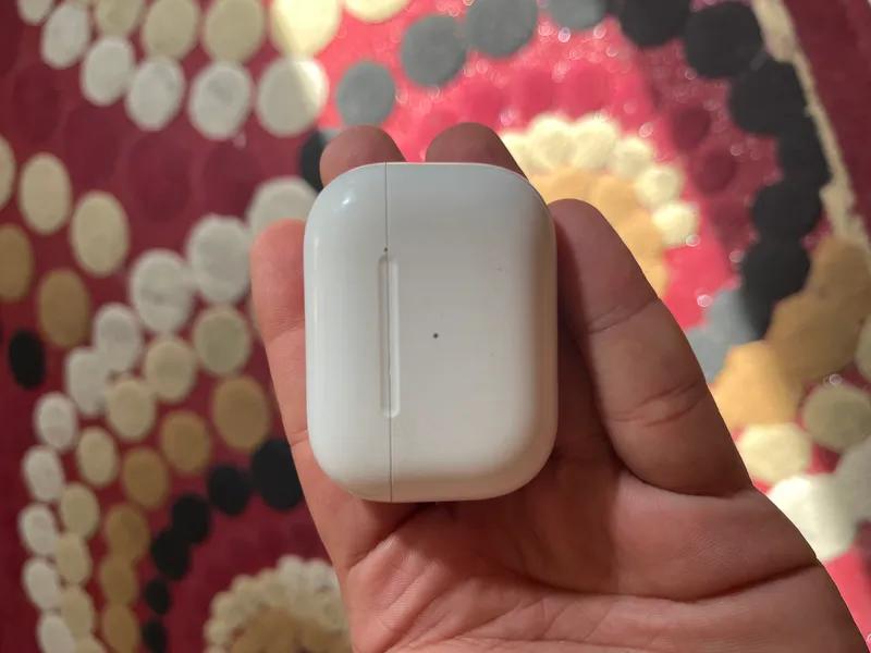 سماعه برو فردة يسار وعلبة الشاحن ايفون الاصلية في سموحة, الإسكندرية - 1,000 EGP