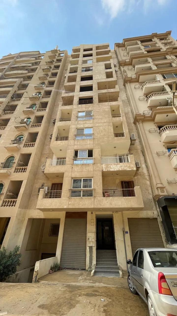 شقة للبيع شارع متفرع من شارع الخمسين قصاد مول ستريب وان