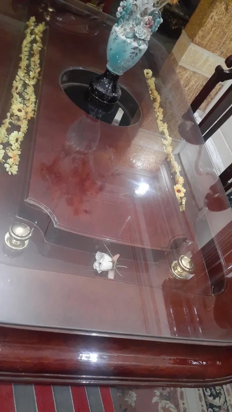 (سفرة) مكونه من بوفيه وترابيزه سفره ب٨ كراسي ونيش درفتين