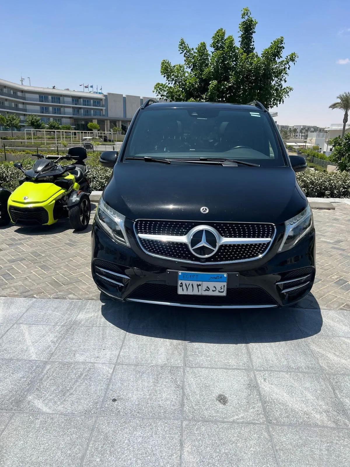 إيجار فان مرسيدس فيانو