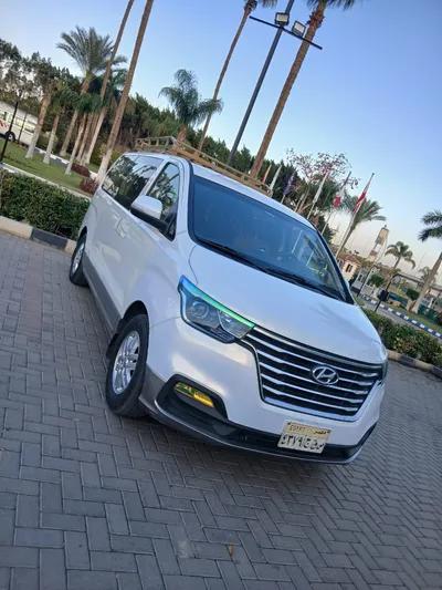 إيجار فان هيونداي H1 رفيق السفر العائلي والرحلات الجماعية في هليوبوليس الجديدة, القاهرة - 1,000 جنيه