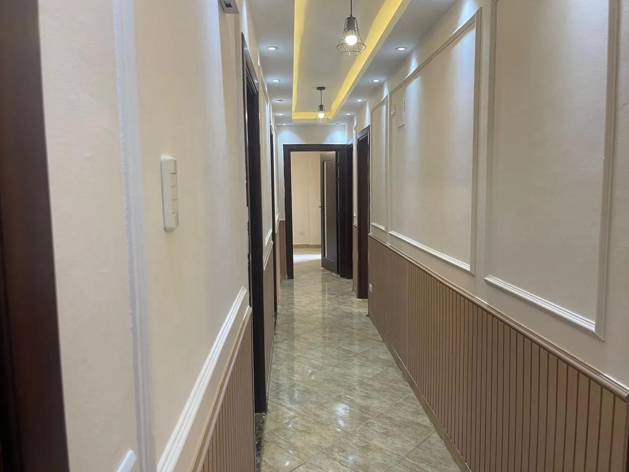 للبيع شقه ب جاردن بمدينتي