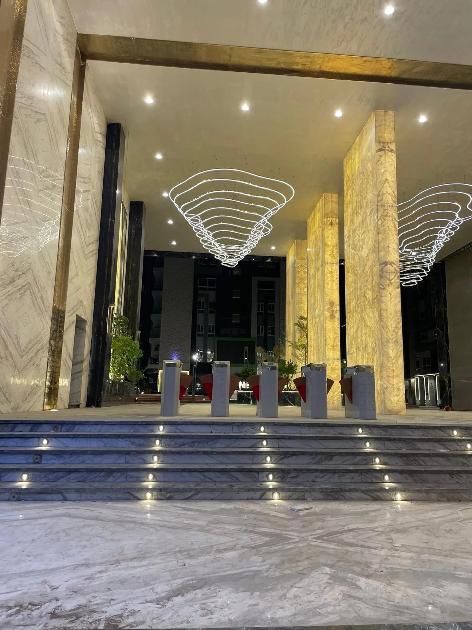 محل بكمبوند نكست بوينت المقطم للإيجار